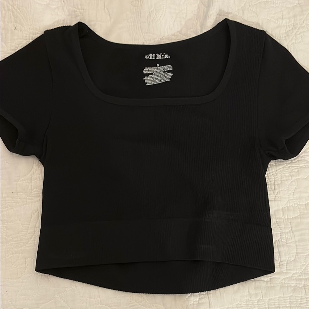 Black cropped tee